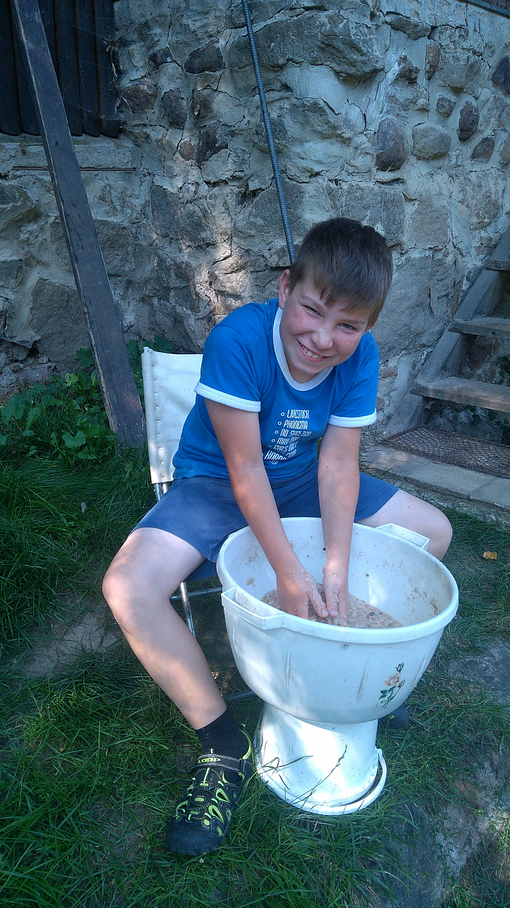 Filípek a Péťa začali vloni rybařit, a docela se jim dařilo.