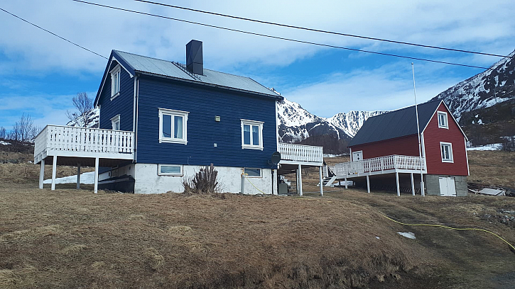 Láďa nám z Norska poslal pár aktuálních fotek z místa, kde budeme v červnu bydlet. Rybařit. Asi tam bude zima.